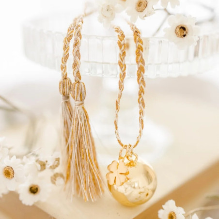 Bola de grossesse Charm Trèfle, doré à l'or fin, cordon tressé crème PLEINE LUNE