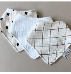 Bavoir bandana ATELIER WAGRAM, gaze Cœurs écru, personnalisable