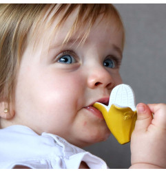 Coffret cadeau bébé Anneaux de Dentition et Hochet OLI & CAROL, Citron, Banane et Concombre