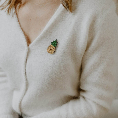 Pin's Ananas LES PETITES HIRONDELLES