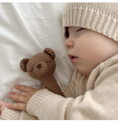 Hochet Doudou Petit Ours Brun en crochet PATTI OSLO